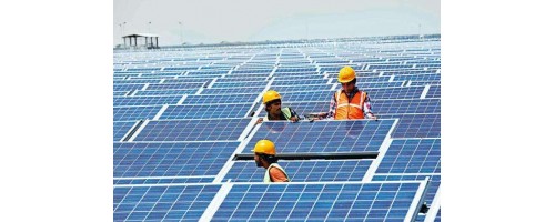 Η Ινδία πετυχαίνει παγκόσμιο ρεκόρ με διαγωνισμό 100.000 MW για νέους ηλιακούς σταθμούς